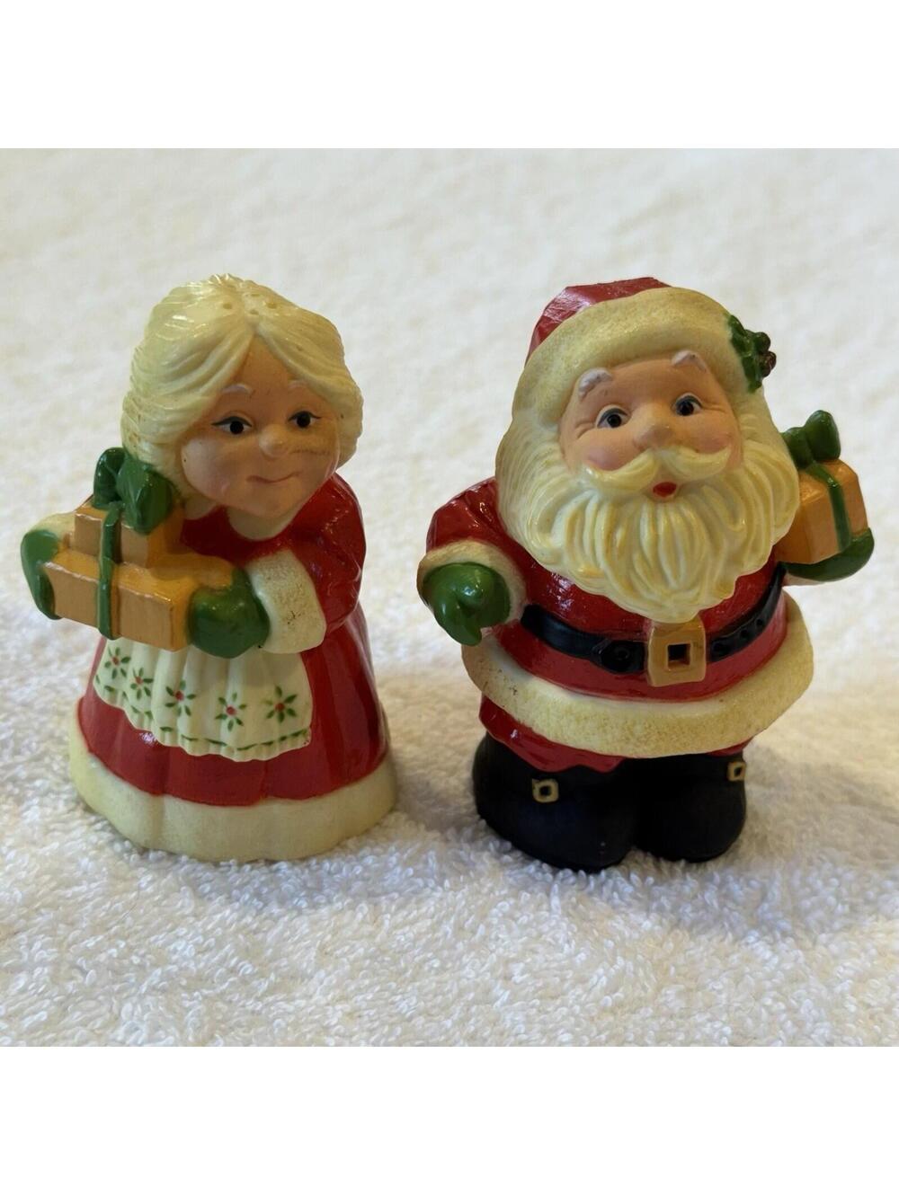 Vintage Hallmark Mr & Mrs Santa Claus Christmas Salt & Pepper Shakers